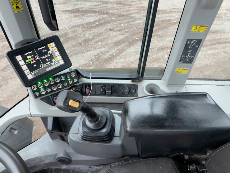 2020-caterpillar-938m-image-24