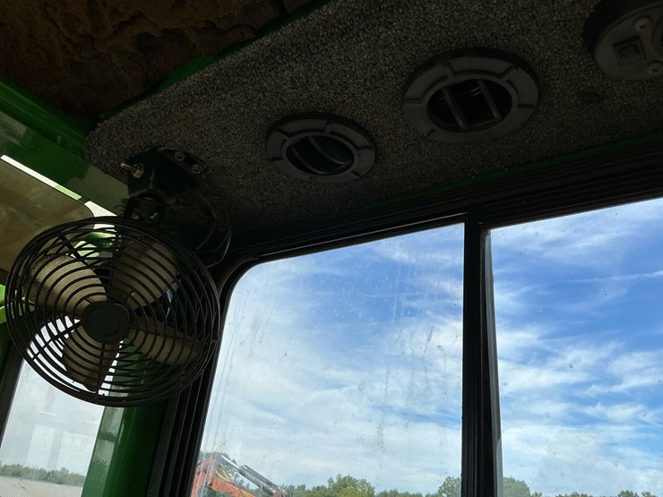deere-335c-image-21