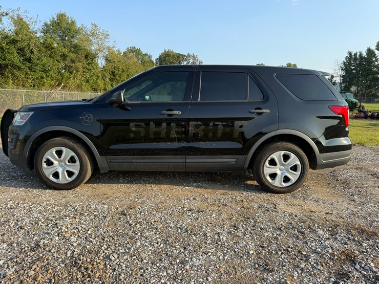 2018-ford-explorer-image-25