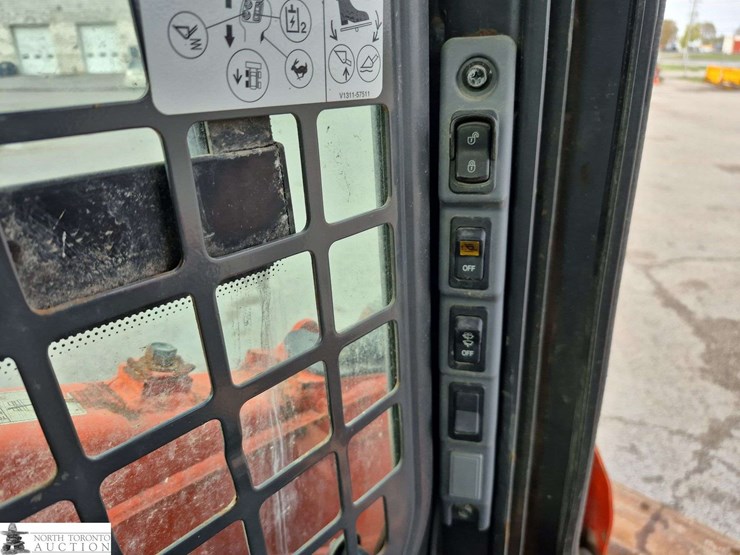 2018-kubota-ssv65-image-18