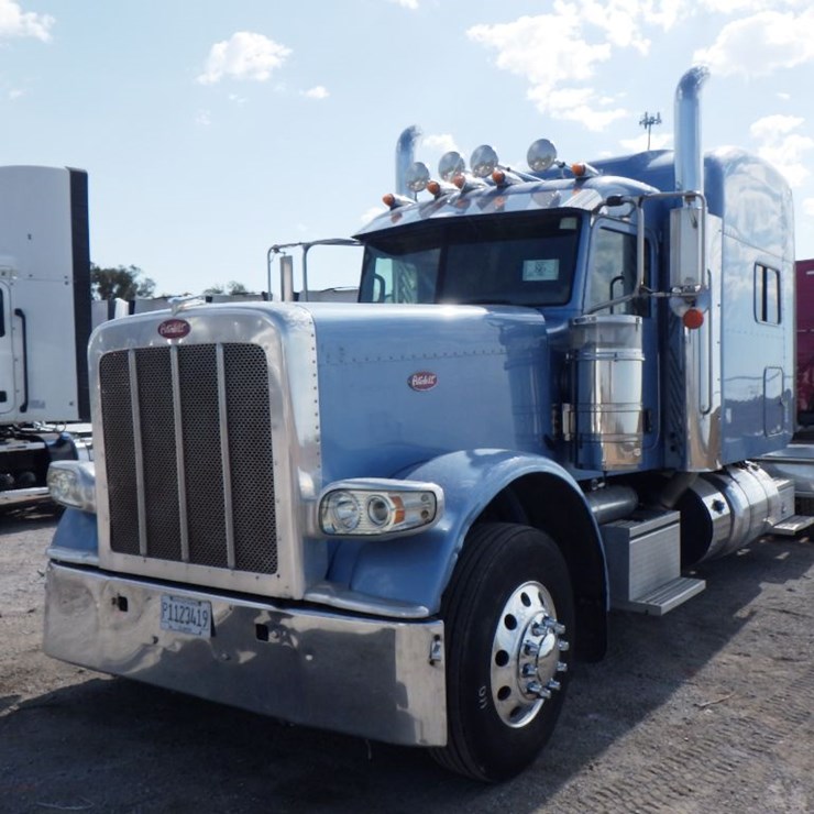 2022 PETERBILT 389