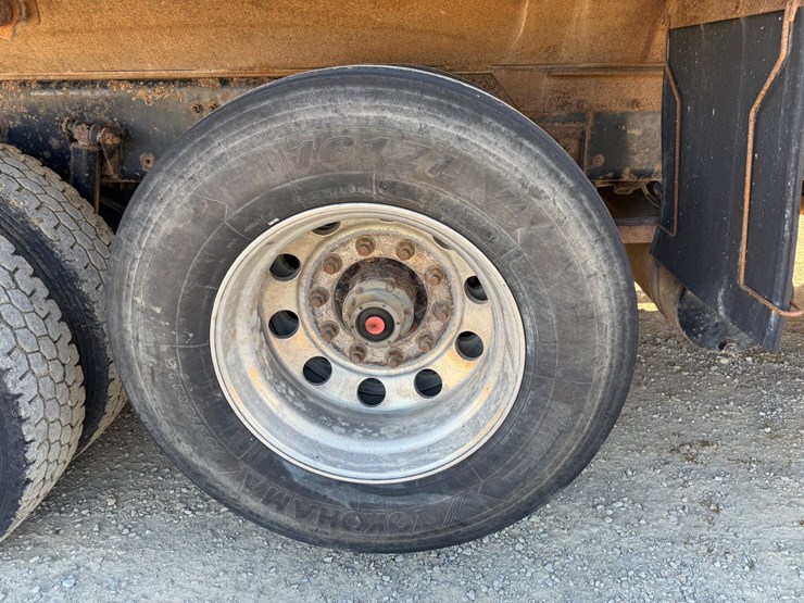 2016-freightliner-114sd-image-23