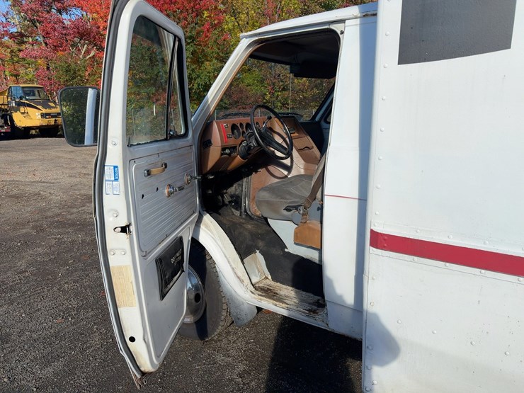 1990-gmc-3500-image-23