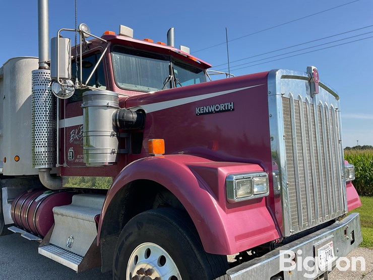 2005-kenworth-w900b-image-10