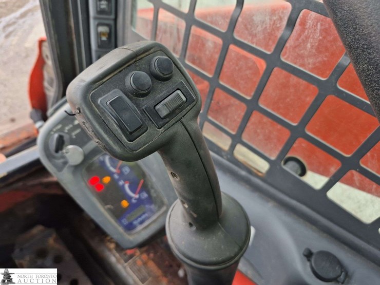 2018-kubota-ssv65-image-21