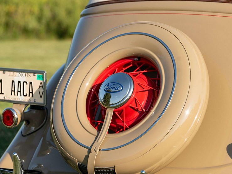 1935-ford-deluxe-phaeton-image-11