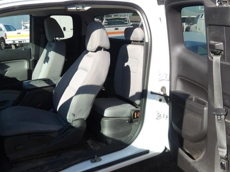 2016-gmc-canyon-image-14