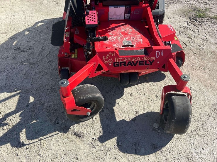2021-gravely-zthd-48in-zero-turn-commercial-mower-image-15