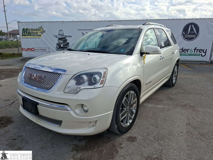 2011-gmc-acadia-image-1