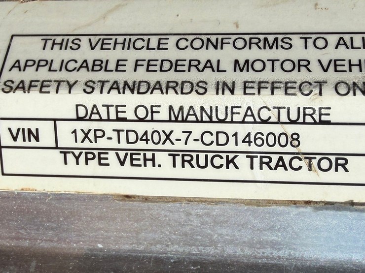 2012-peterbilt-367-image-19