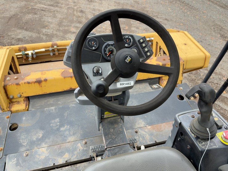 2011-caterpillar-cb64-image-21
