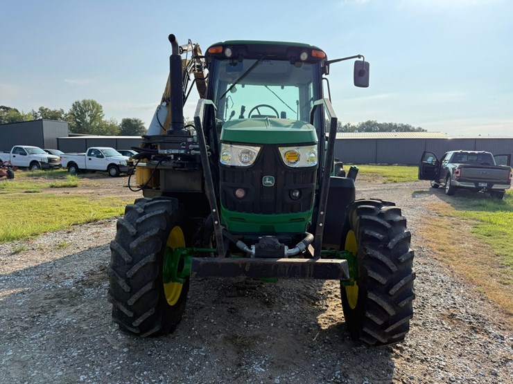 2017-john-deere-6110m-image-11