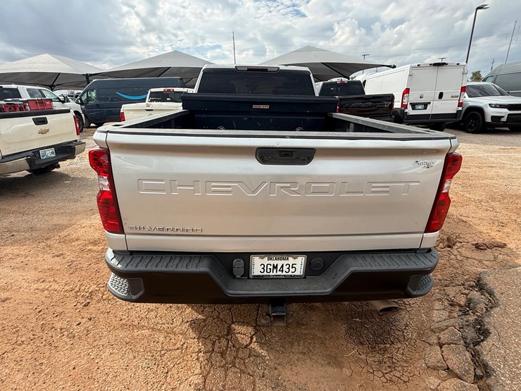 2021-chevrolet-silverado-2500hd-image-11