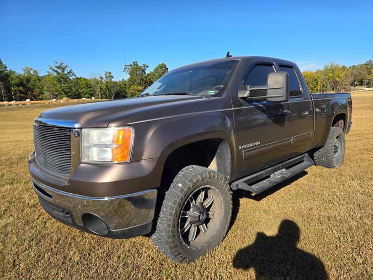 2008-gmc-sierra-2500hd-image-2