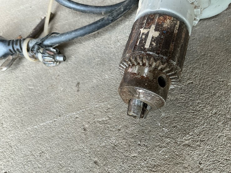 #111-•-milwaukee-0300-20-1/2"-corded-drill-and-black-&-decker-bdeg400-4.5"-angle-grinder-image-7