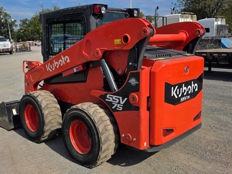 2025-kubota-ssv75-image-4