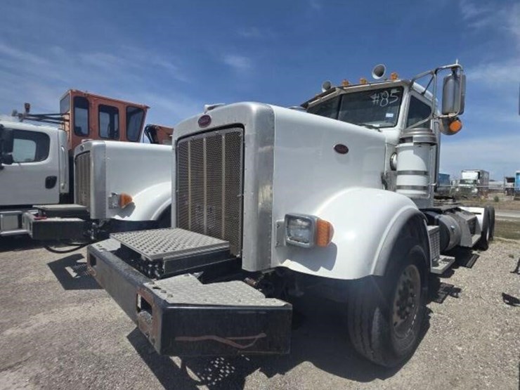2018-peterbilt-367-image-1