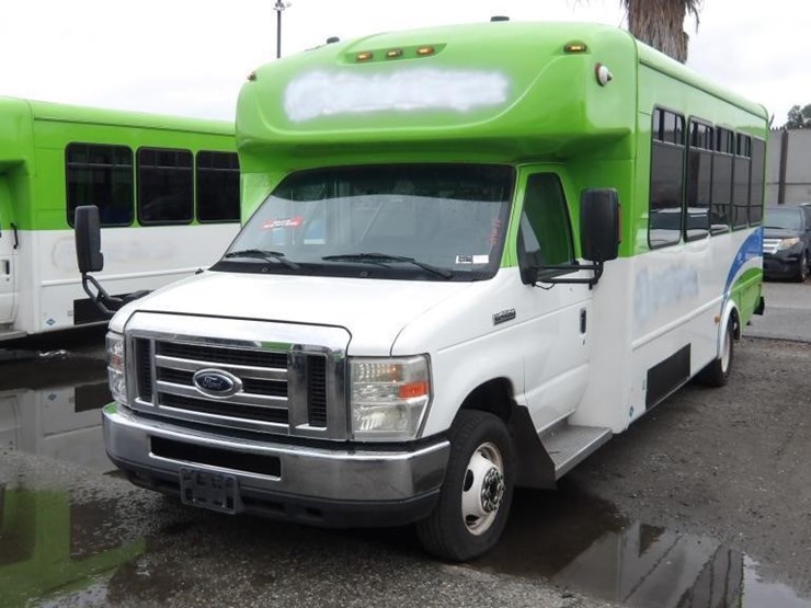 2017-ford-e450-image-1