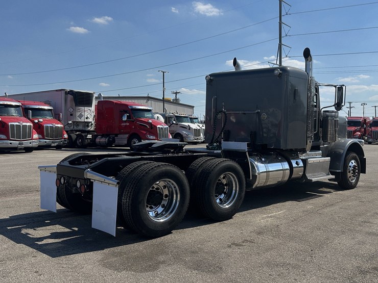 2016-peterbilt-389-image-6