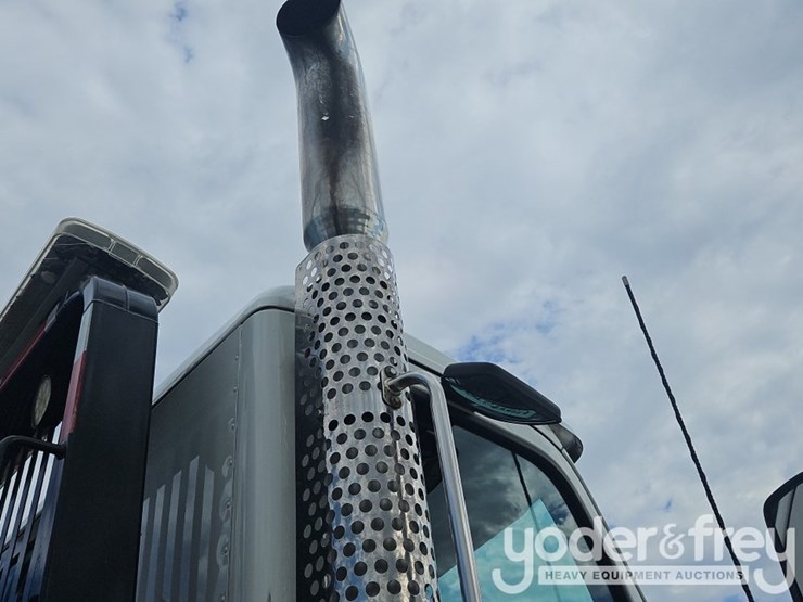 2017-kenworth-t880-image-43