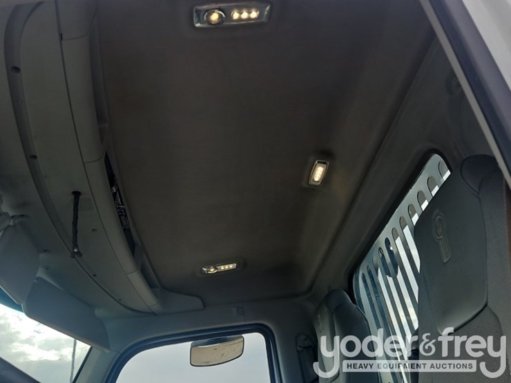 2017-kenworth-t880-image-51