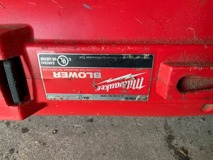 #109-•-(2)-milwaukee-m18-fuel-2724-20-cordless-handheld-blowers-image-4