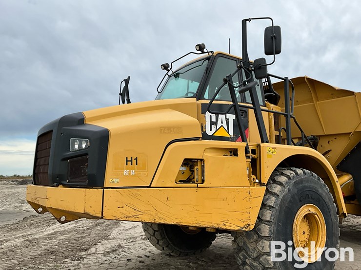 2013-caterpillar-740b-image-9