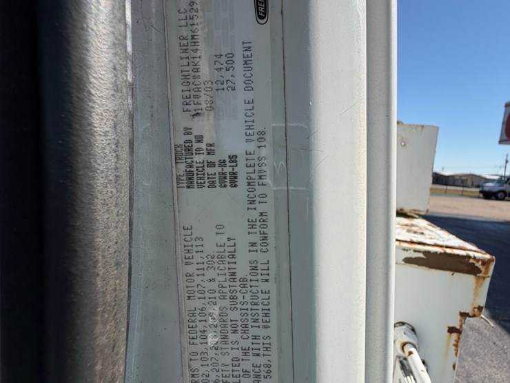 2004-freightliner-m2-106-image-45
