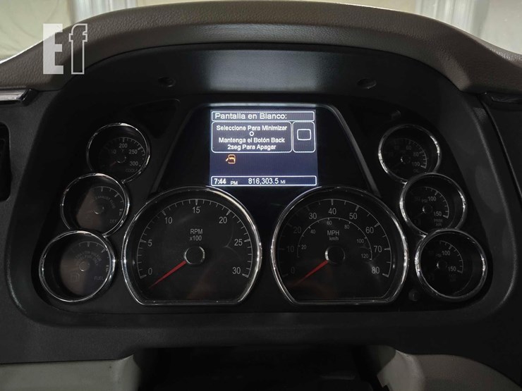 2019-peterbilt-579-image-10