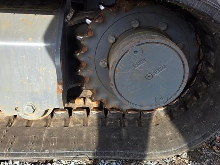 2023-takeuchi-tb240-image-20