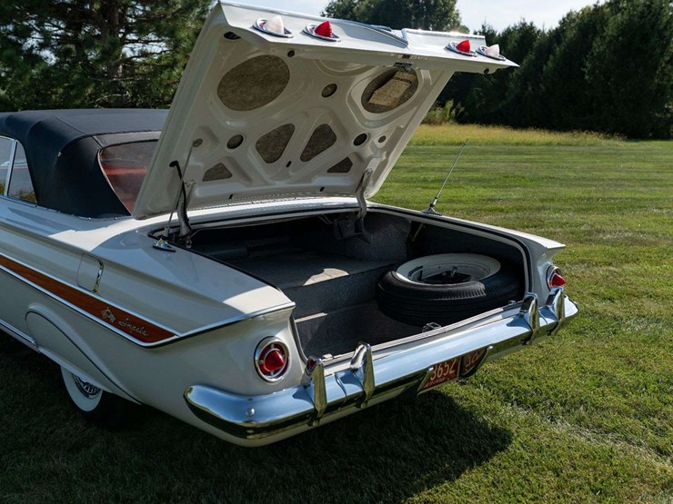 1961-chevrolet-impala-convertible-unrestored-original-image-16