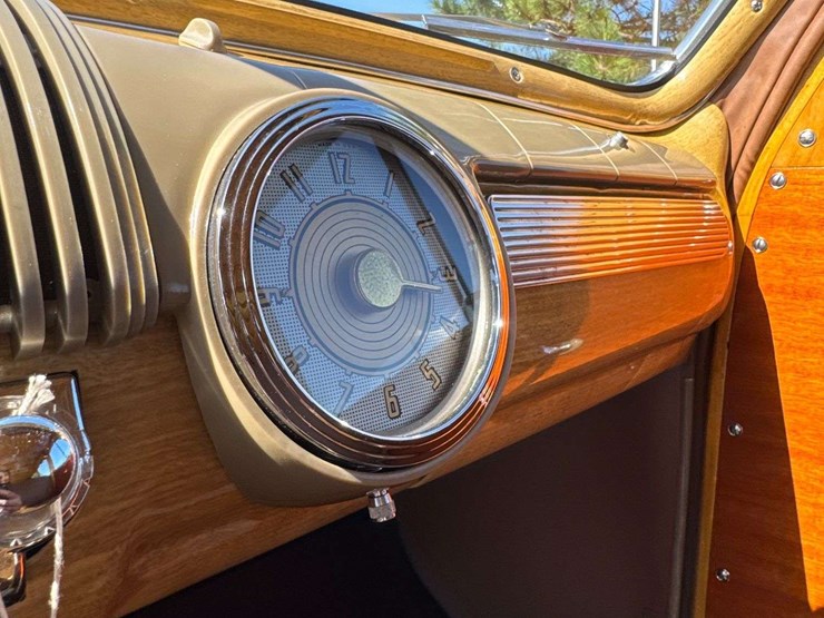 1947-ford-super-deluxe-woody-wagon-image-78