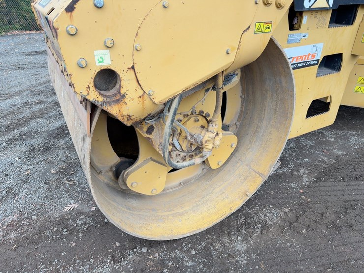 2011-caterpillar-cb64-image-9