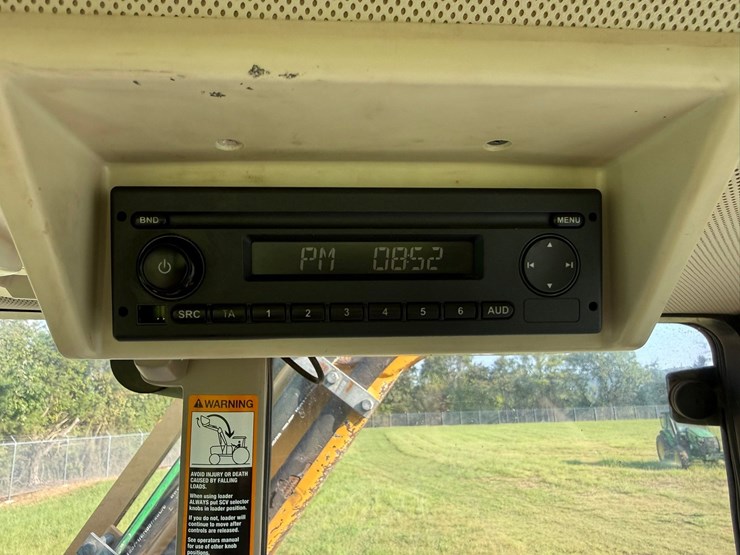 2017-john-deere-6110m-image-100