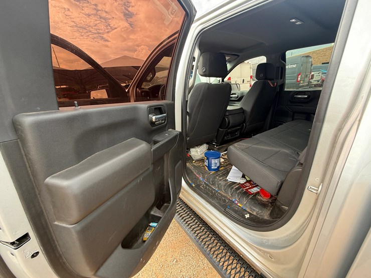 2021-chevrolet-silverado-2500hd-image-21