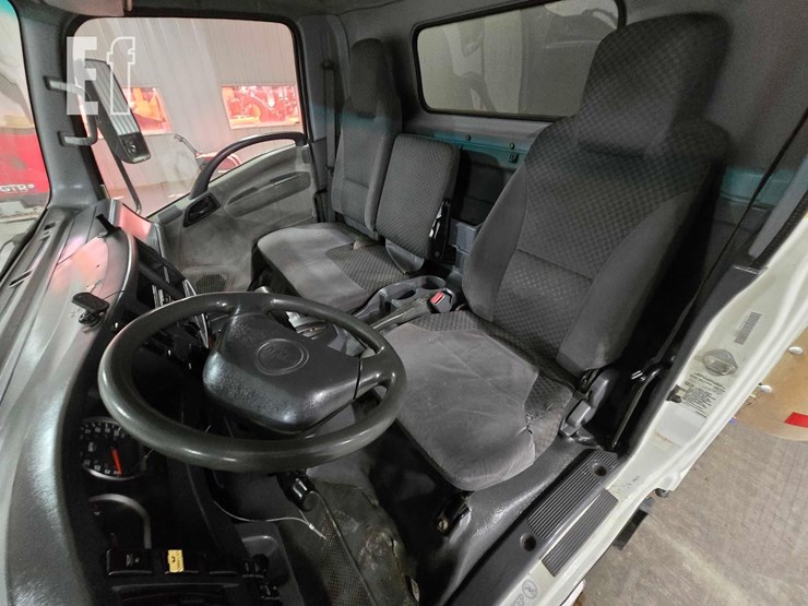 2011-isuzu-nrr-image-9