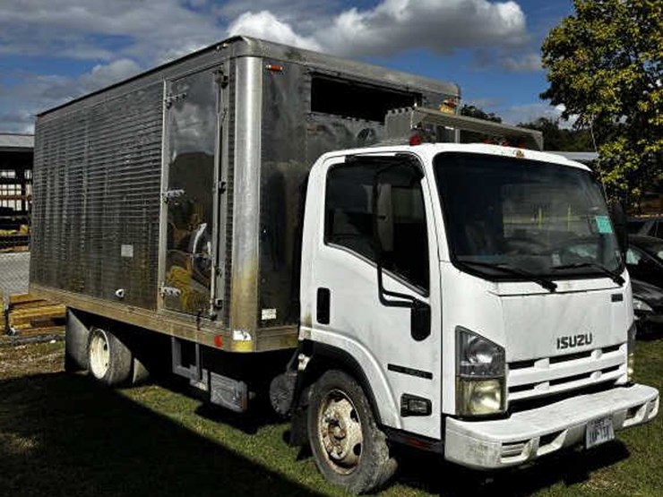 2011-isuzu-nqr-image-4