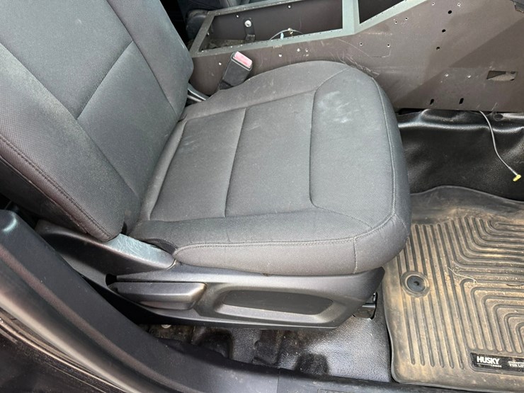 2020-ford-explorer-image-42