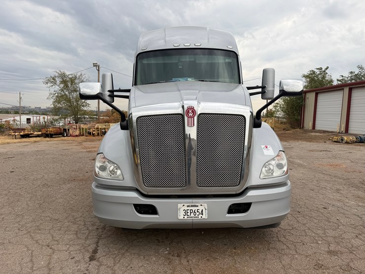 2020-kenworth-t680-image-2