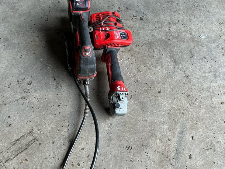 #113-•-milwaukee-m18-cordless-grease-gun-,-4-1/2"-angle-grinder),-rapid-charger-&-xc-5.0-battery-image-4