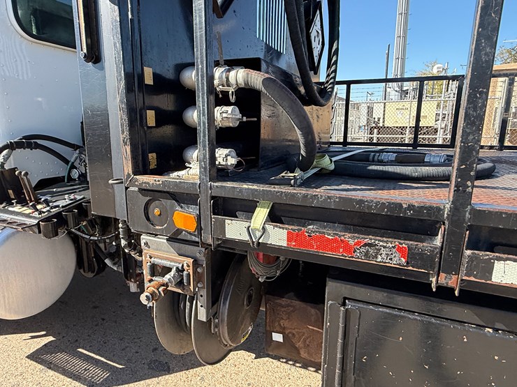 2015-peterbilt-365-image-9