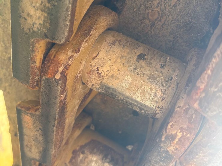 2019-caterpillar-d8t-image-19