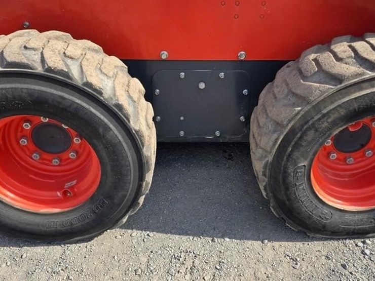 2025-kubota-ssv75-image-26