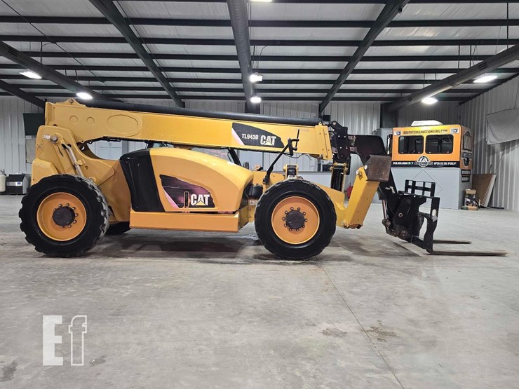2018-caterpillar-tl943d-image-6