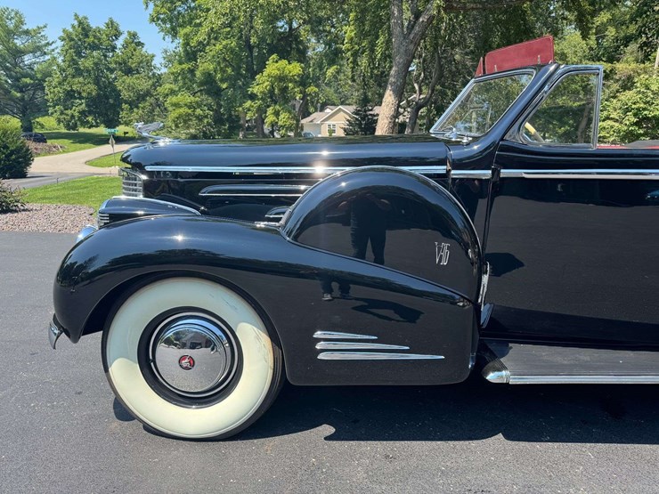 1939-cadillac-series-90-v-16-convertible-coupe-image-9