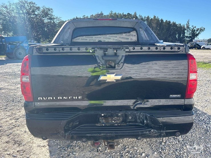 2009-chevrolet-avalanche-4x4-crew-cab-pickup-truck-image-24