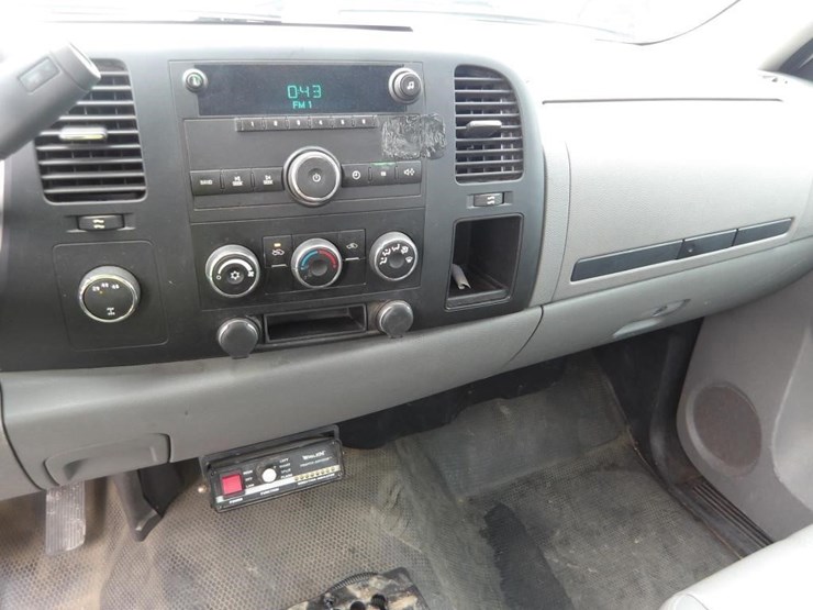 2013-chevrolet-silverado-3500-image-15