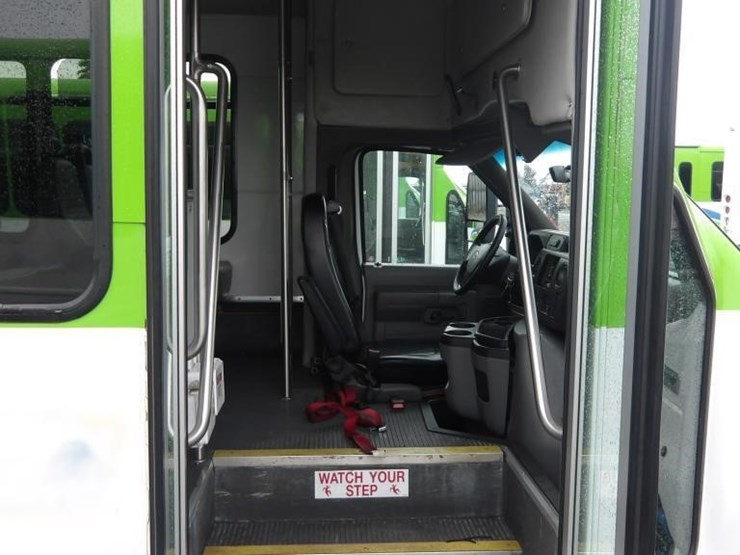 2017-ford-e450-image-13
