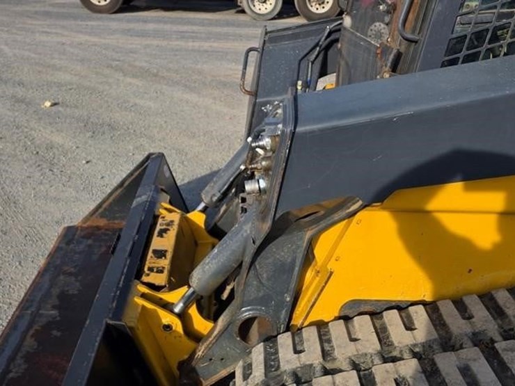 2019-deere-333g-image-32