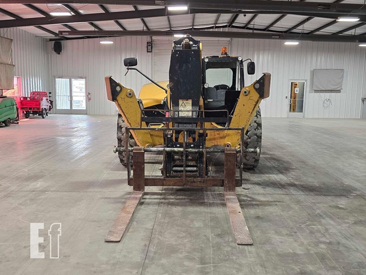 2018-caterpillar-tl1055d-image-7